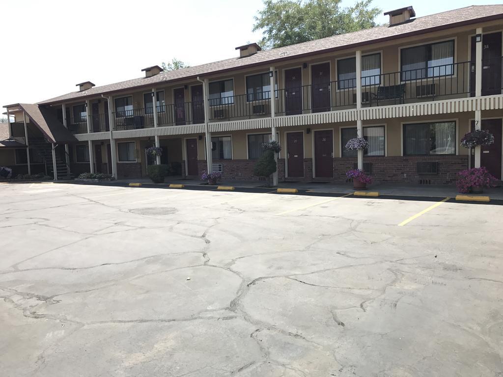 Klamath Motor Lodge Yreka Bagian luar foto