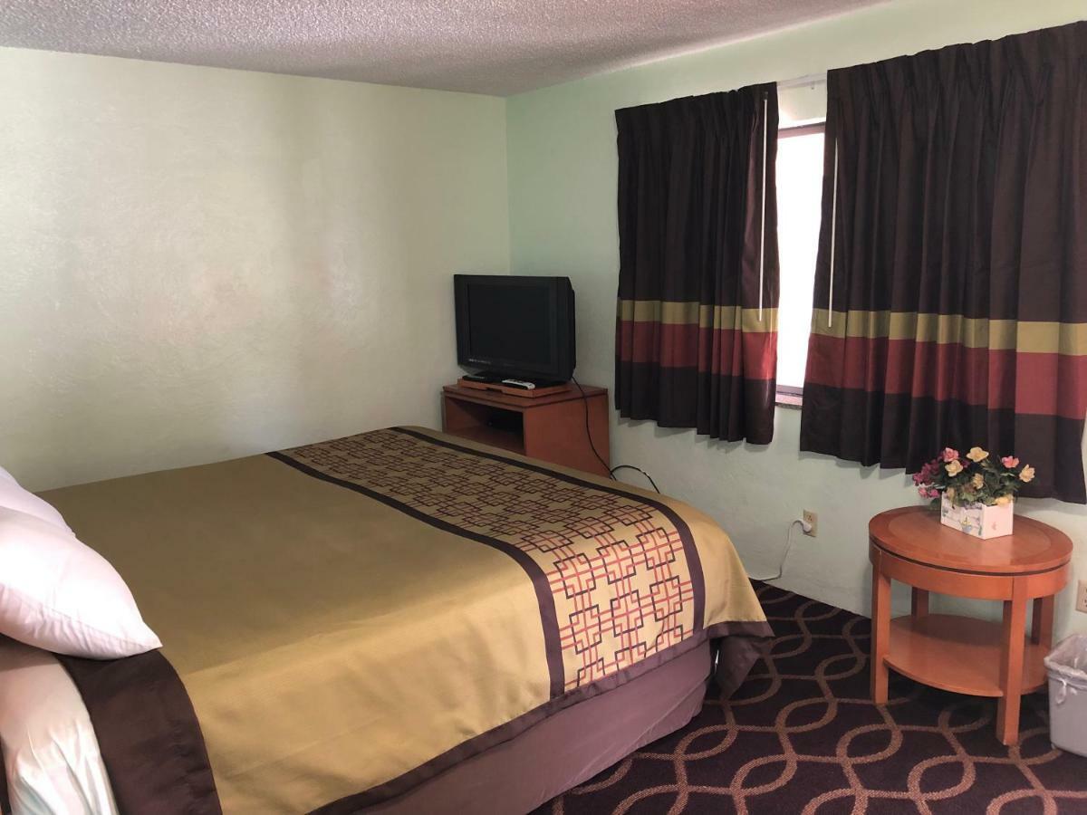 Klamath Motor Lodge Yreka Bagian luar foto